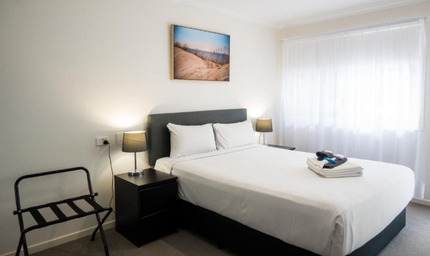 deluxe-queen-room-petrie-motel deluxe-queen-room-petrie-motel