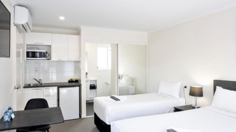 deluxe-triple-room-petrie-motel