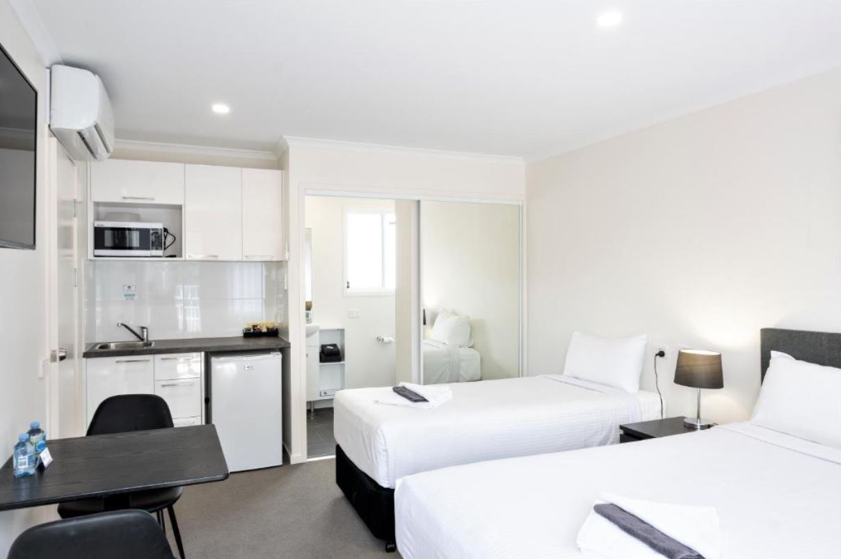 deluxe-triple-room-petrie-motel