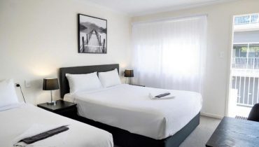 deluxe-triple-twin-queen-room-petrie-motel