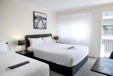 deluxe-triple-twin-queen-room-petrie-motel