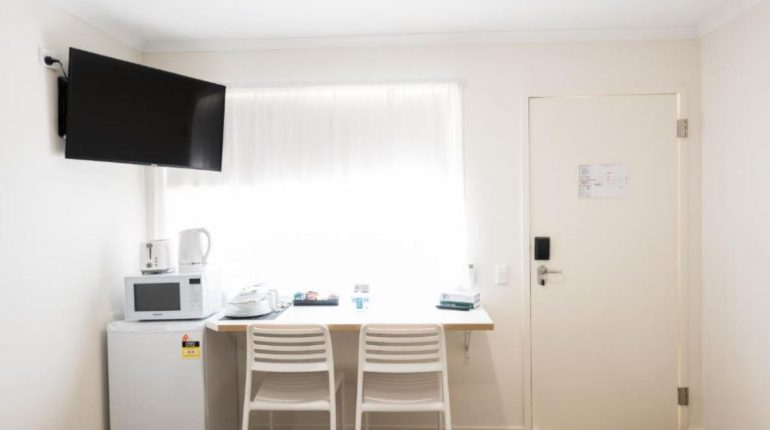 deluxe-twin-disability-access-room-petrie-mill-motel